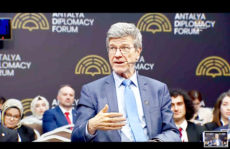 Jeffrey Sachs Warns: Trump’s Tariff War Risks Global Collapse