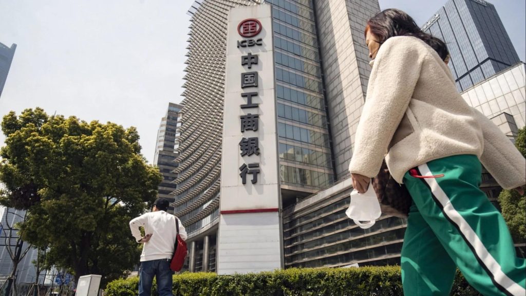 China’s Bank Lending Rebounds Amid Global Trade Turmoil