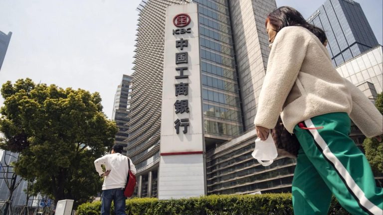 China’s Bank Lending Rebounds Amid Global Trade Turmoil